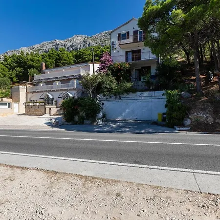 With A Parking Space Marusici, Omis - 21608 * Mimice